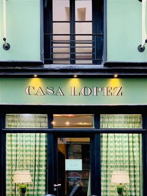 Пространство Casa Lopez распространяет эксклюзивные ткани Carolina Irving