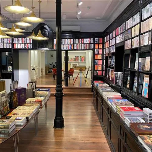 Много книг и ДИЗАЙН в первом магазине TASCHEN в МАДРИДЕ