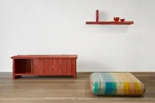 Буфет и стол с лакированной полкой уруши