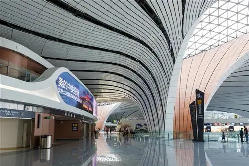 Это последняя работа ZAHA HADID в пекинском международном аэропорту DAXING