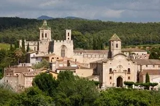 В одноименном городе в Таррагоне на берегу реки Гайя находится эта цистерцианская жемчужина, аббатство…