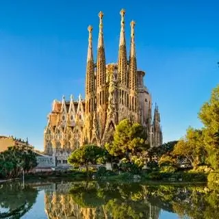 Спустя более 135 лет после закладки первого камня эта базилика все еще строится по заветам, оставленным…