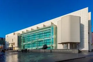 Музеем современного искусства Барселоны мы обязаны отмеченному наградами североамериканскому архитектору Ричарду Мейеру. Идея…