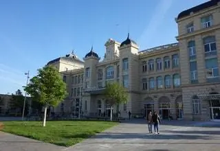 Он внесен в каталог как культурное достояние местного значения Генералитетом Каталонии. Здание датируется 1927 годом и…