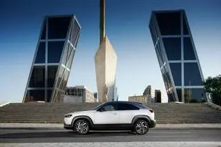 Mazda празднует свой первый век жизни, и это был прекрасный повод представить новую модель MX30 впервые…