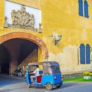Старый вход в форт Галле датируется 1669 годом, а венчающие его щиты скрывают любопытную тайну