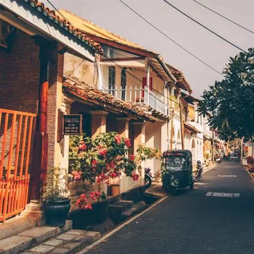 КРАСОЧНЫЕ УЛИЦЫ ФОРТ-ГАЛЛЕ ЯВЛЯЮТСЯ ВИДОМ ЖИВОЙ АРХИТЕКТУРЫ