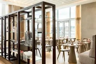 В отеле есть ресторан Novelli at City Quays, где шеф-повар Жан-Кристоф Новелли создал меню…