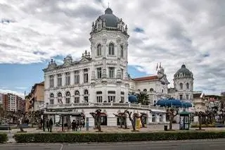 Здание было построено Sociedad Amigos del Sardinero по проекту архитектора Элоя Мартинеса дель…