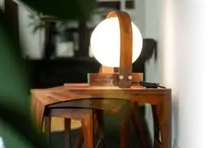 Некоторые светильники также были разработаны владельцами отеля