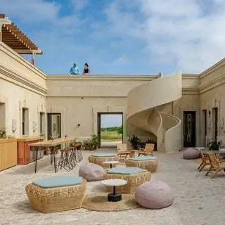 Проект El Cuartel del Mar восстанавливает старые казармы гражданской гвардии Лома-дель-Пуэрко в Чиклана-де-Чиклана…