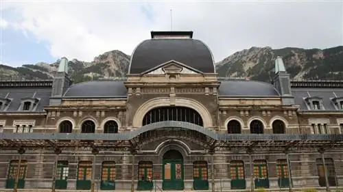 Вокзал Канфранк в Уэске признан ЛУЧШИМ ЗДАНИЕМ АРАГОНА