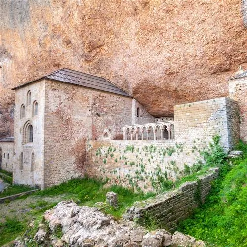 Королевский монастырь Сан-Хуан-де-ла-Пенья