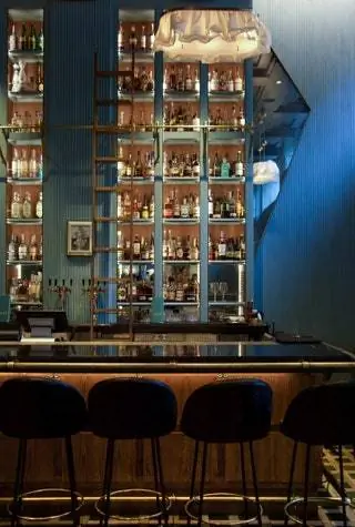 Рядом с отелем Four Seasons Anguilla находится ресторан BG в отеле Bergdorf Goodman the Viceroy Hotels and Residences and Tides Miami…
