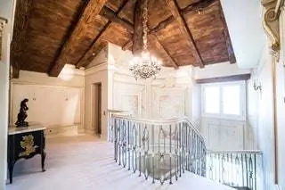 Лестничные перила видимые балки консольная скульптура