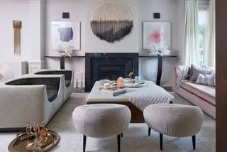 Внешний вид этого дома, в котором живет семья из пяти человек, утонченный и женственный