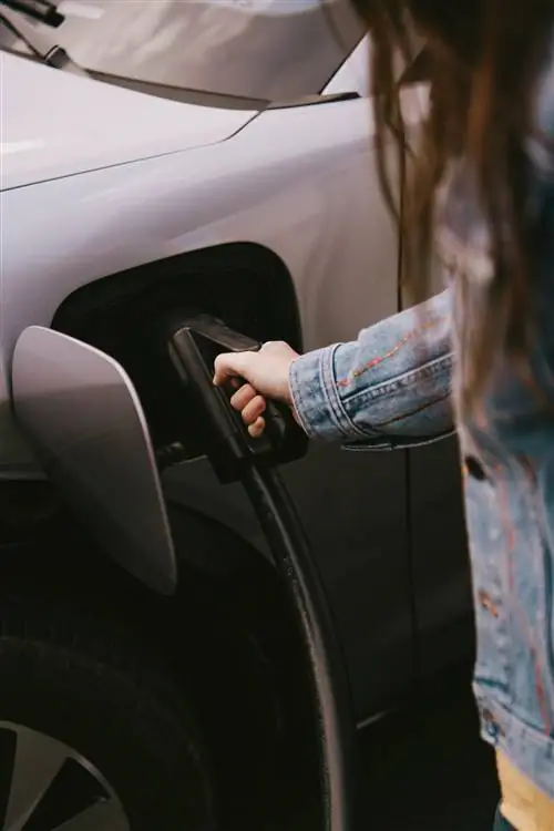 Система зарядки Ford Mustang MachE удобна и быстра