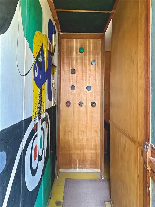 Ле Корбюзье разработал «Кабанон» из дерева и очень красочный