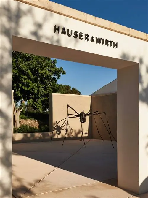 &copy;HauserampWirth