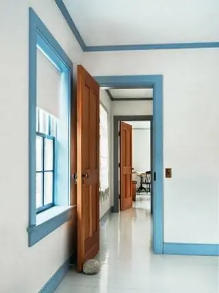 Дом площадью 362 м2 построен на участке площадью более 4000 м2 на лесистом склоне холма с пешеходными тропами через…