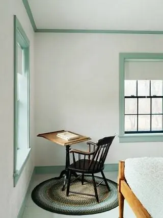 Выбранная мебель сдержанная и строгая, но в то же время утонченная