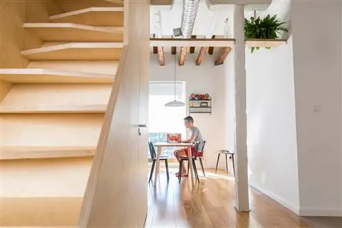 ЛЕСТНИЦА как центр всего дизайна