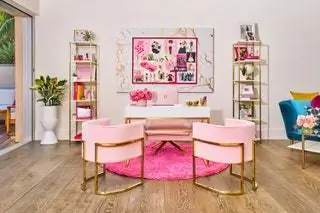 Две ночи в особняке Dreamhouse, чтобы жить, погрузившись во вселенную Барби, это опыт, который он предлагает нам…