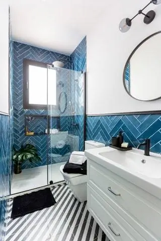 Мебель для ванной от Ikea зеркало Ada из коллекции Westing бра Beth из коллекции Westing полотенца и аксессуары Zara Home