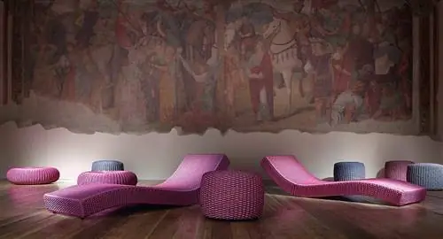 Шезлонг Wave от Paola Lenti на открытом воздухе может быть в помещении