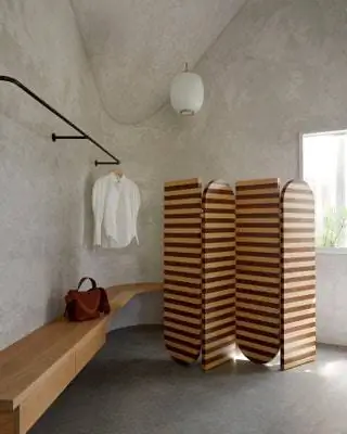 Австралийка Сара Эллисон доводит работу по дереву до предела с помощью своей новой ширмы Valentina. Его смелость…