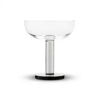 Tom Dixon только что выпустил «Puck» из слегка дымчатого стекла ручной выдувки и чуть более прочной основы, согласно…