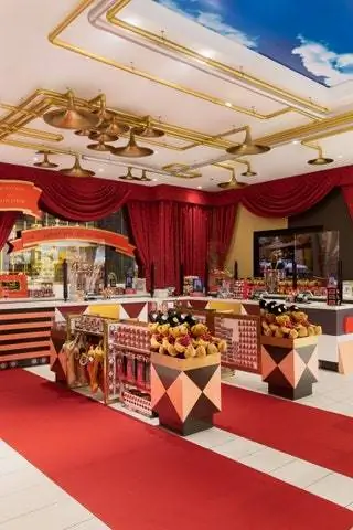 Airbnb также финансирует частную торговую сессию, где вы можете выбрать из бесчисленного множества игрушек и игр