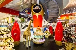 С игрушками на каждом углу, от плюшевых мишек до гоночных автомобилей и сказочных пространств, где вы можете отдохнуть…