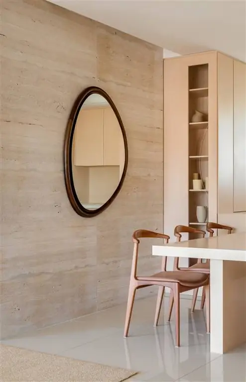 Футуристическая башня, но с традицией наблюдать за природой