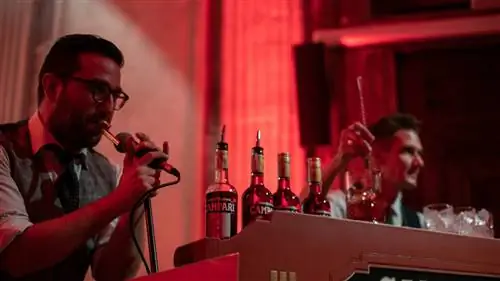 Неожиданный Red Social Club, коктейльный храм CAMPARI прибывает в Барселону