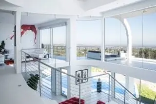 Curved House - проект, разработанный Iconno из Сан-Франциско в сотрудничестве с дизайнером интерьеров Изолиной Мэллон Curved House - проект, разработанный Iconno из Сан-Франциско в сотрудничестве с дизайнером интерьеров Изолиной Мэллон