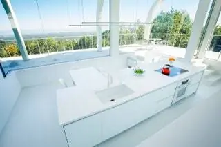 Минималистская и чистая кухня от SieMatic Минималистская и чистая кухня от SieMatic