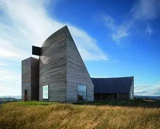 Строгий и величественный, это Rode House Chilo Island Chile, спроектированный Софией фон Эльрихсхаузен и Пезо фон… Строгий и величественный, это Rode House Chilo Island Chile, спроектированный Софией фон Эльрихсхаузен и Пезо фон…
