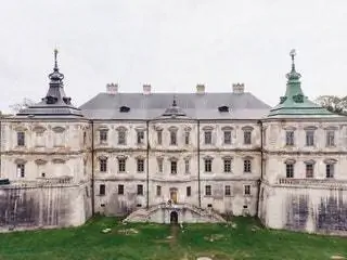 Подгорецкий дворец был построен в 1630-х годах для Станислава Конецпольского, польского военачальника. В… Подгорецкий дворец был построен в 1630-х годах для Станислава Конецпольского, польского военачальника. В…