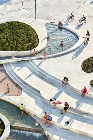 Они назвали его VPlaza, и он полностью преобразил старую «Площадь Единства»