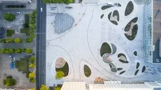 В литовском городе Каунасе немецкая архитектурная студия 3DELUXE спроектировала эту площадь, устремленную в будущее