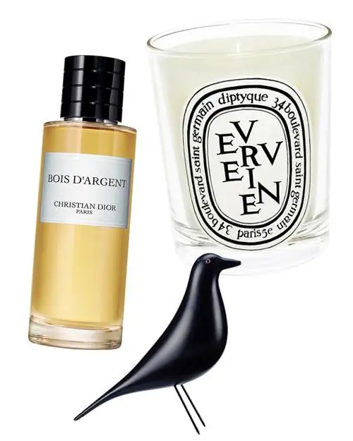 Духи «Bois D'Argent» от «Maison Christian Dior», свеча «Verveine» от «Diptyque» и украшение «Eames House Bird» для «Vitra» Духи «Bois D'Argent» от «Maison Christian Dior», свеча «Verveine» от «Diptyque» и украшение «Eames House Bird» для «Vitra»