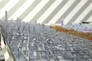 Sharing Models Manhattanisms еще одна из его выставок в Нью-Йорке Sharing Models Manhattanisms еще одна из его выставок в Нью-Йорке