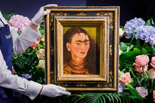Картина «Диего и я» была выставлена в лондонской штаб-квартире Sotheby's перед отъездом в Нью-Йорк
