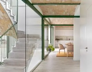 Brick Vault House вдохновлен местными и традиционными материалами и методами строительства