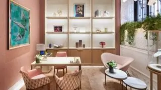 У нас появился новый любимый магазин в Мадриде, это бутик Cartier в Galería Canalejas У нас появился новый любимый магазин в Мадриде, это бутик Cartier в Galería Canalejas