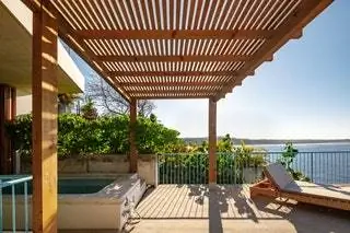 Основные детали как экстерьера, так и интерьера выполнены из чукуна, натурального материала, который…