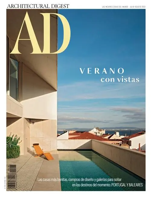 Casa Quelhas на обложке летнего номера AD. Фотография Франсиско Ногейры