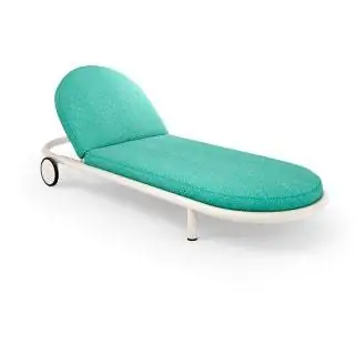 Шезлонг из коллекции Trampoline, созданный Патрицией Уркиолой для Cassina Шезлонг из коллекции Trampoline, созданный Патрицией Уркиолой для Cassina