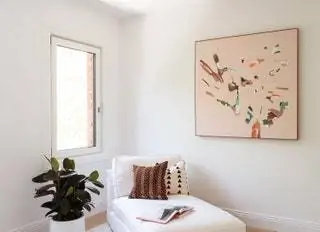 Стул IKEA с подушками Bryar Wolf. Искусство Джен Винк Хейс
